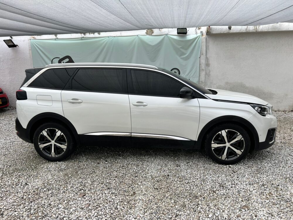 PEUGEOT 5008 ALLURE  AT 1.6CC 2021: imagen 6