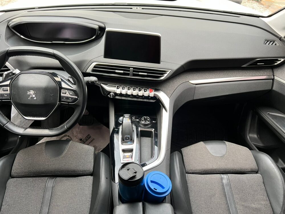 PEUGEOT 5008 ALLURE  AT 1.6CC 2021: imagen 9
