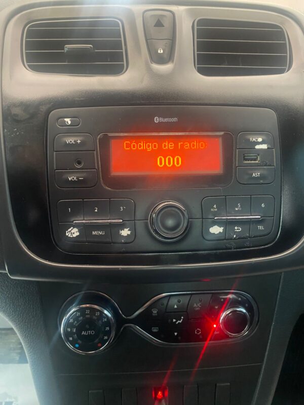 RENAULT LOGAN AUTHENTIQUE LIFE MT 1.6CC 2022: imagen 3